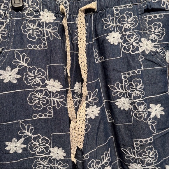 Pol Denim with white embroidered flowers drawstring joggers NEW SZ LARGE - Picture 2 of 4